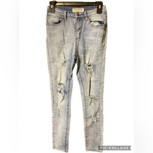 EUC Great Smoky distressed skinny light wash jeans